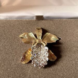 Vintage NOLAN MILLER Orchid Crystal Rhinestone Brooch Pin Pendant NIB